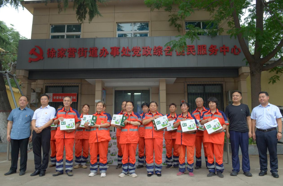 酷暑天气送清凉——爱心牛奶传递企业温度